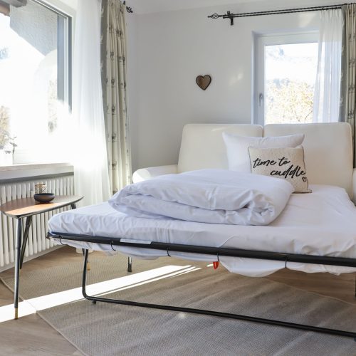 Sofa mit Schlaffunktion in Ferienwohnung in Garmisch-Partenkirchen
