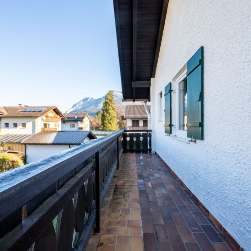 Balkon mit Blick auf die Umgebung von Garmisch-Partenkirchen