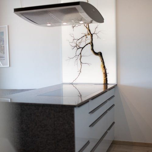 Kücheninsel mit Beleuchtung in Ferienwohnung in Garmisch-Partenkirchen