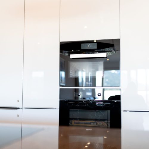 Backöfen im Wandschrank in Ferienwohnung in Garmisch-Partenkirchen