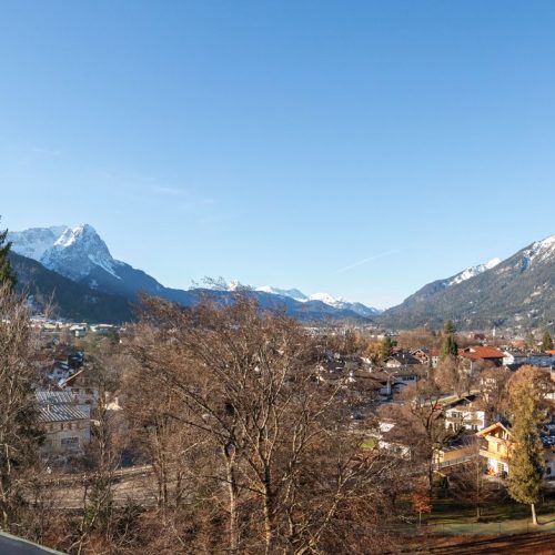 Die Berge von Garmisch-Partenkirchen aus der Ferne