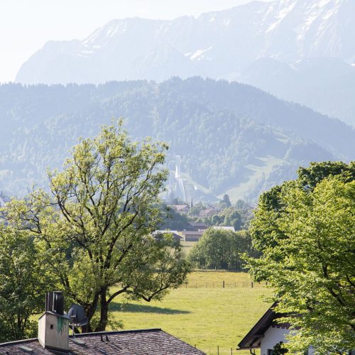 Ausblick auf die Natur und die Berge in Ferienwohnung in Garmisch-Partenkirchen