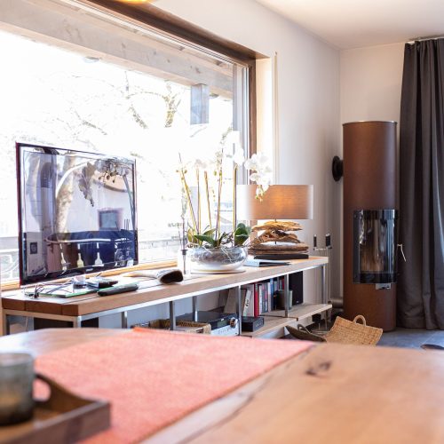 Sideboard mit Fernseher in Ferienwohnung in Garmisch-Partenkirchen