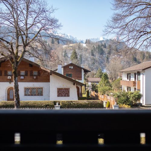 Balkon mit Sicht auf die Alpen in Ferienwohnung in Garmisch-Partenkirchen