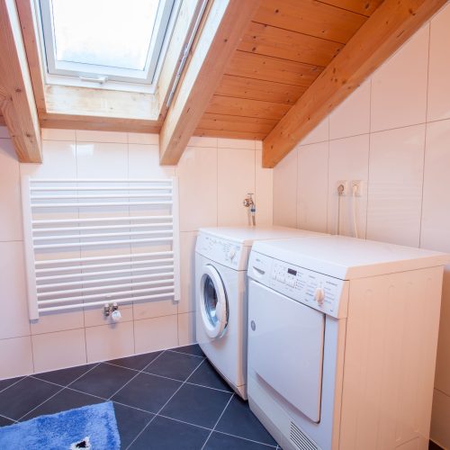 Waschmaschine und Wäschetrockner in Ferienwohnung in Garmisch-Partenkirchen