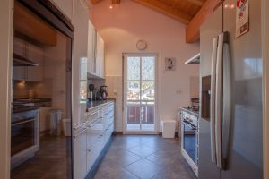 Küche mit Fliesen in Ferienwohnung in Garmisch-Partenkirchen