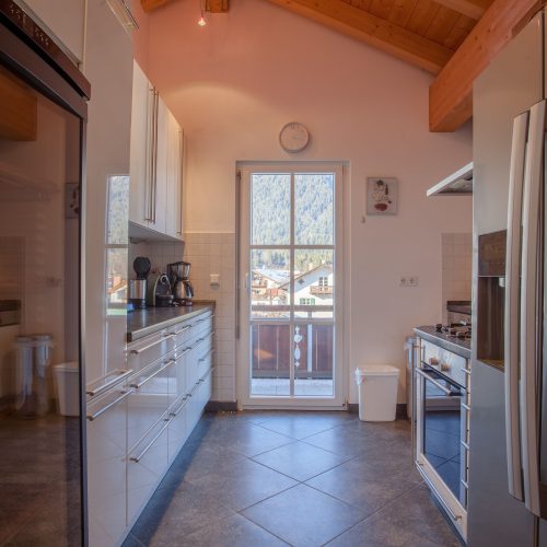 Küche mit Fliesen in Ferienwohnung in Garmisch-Partenkirchen