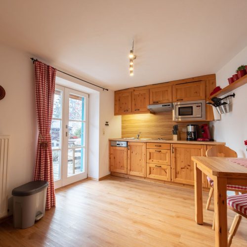 Küche in braun in Ferienwohnung in Garmisch-Partenkirchen