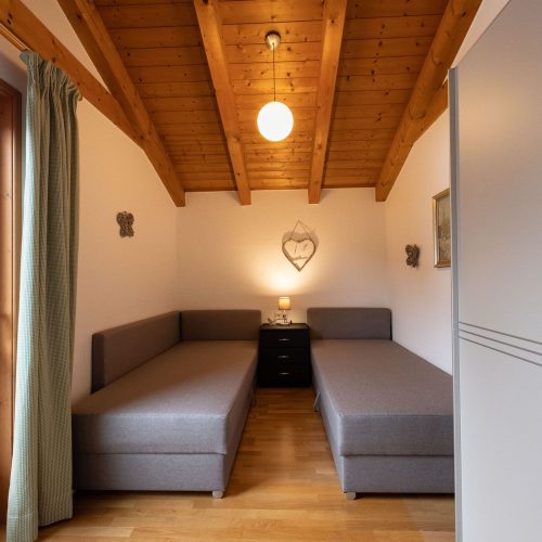 zwei Einzelbetten in Ferienwohnung in Garmisch-Partenkirchen