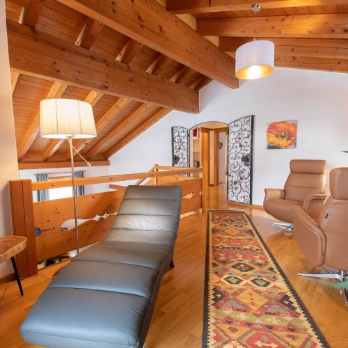 Liege und zwei Sessel in Ferienwohnung in Garmisch-Partenkirchen