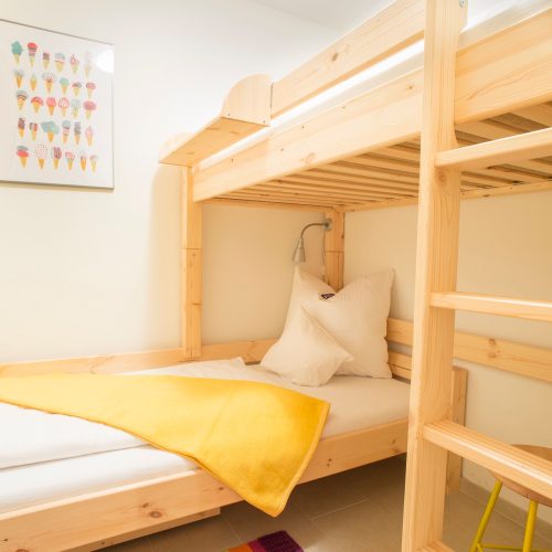 Hochbett mit zwei Betten in Ferienwohnung in Garmisch-Partenkirchen