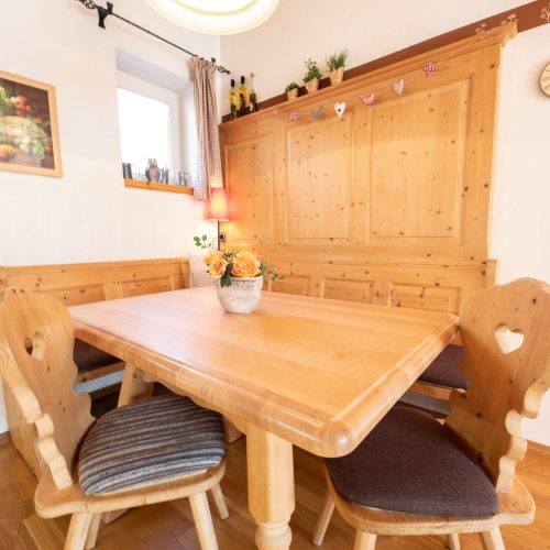 Tisch im Esszimmer in Ferienwohnung in Garmisch-Partenkirchen