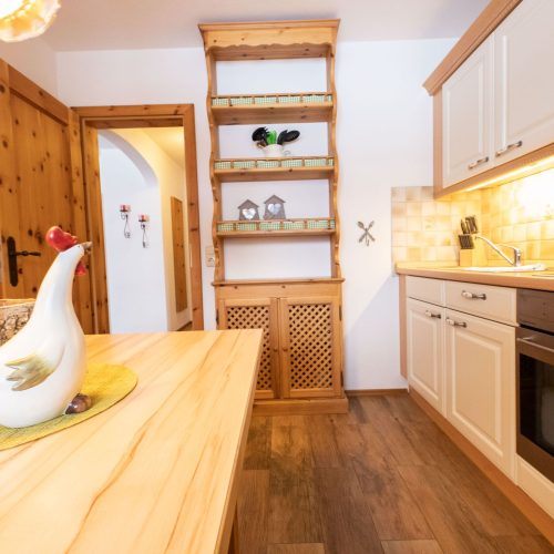 Küchenzeile mit Fliesen in Ferienwohnung in Garmisch-Partenkirchen