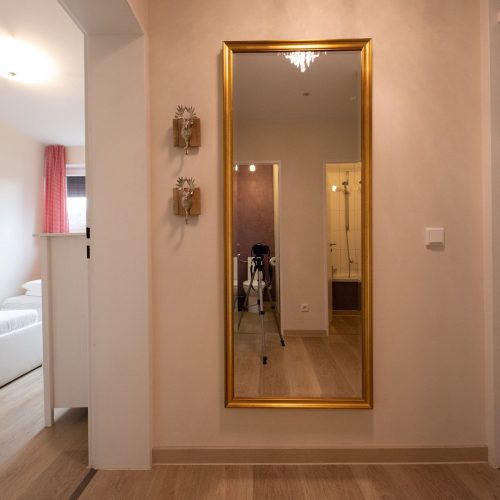 großer Spiegel in Ferienwohnung in Garmisch-Partenkirchen