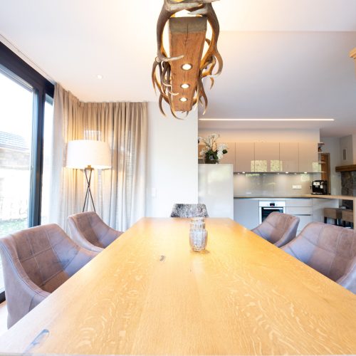 Esstisch in Ferienwohnung in Garmisch-Partenkirchen