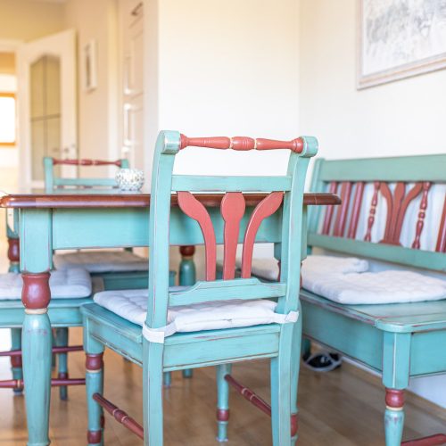 Esstisch mit Bank in Ferienwohnung in Garmisch-Partenkirchen