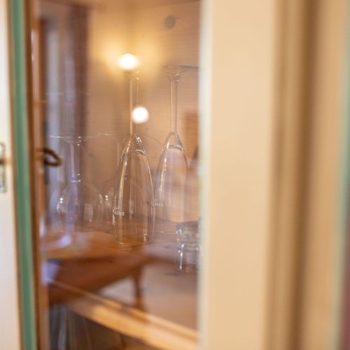 Vitrine in Ferienwohnung in Garmisch-Partenkirchen