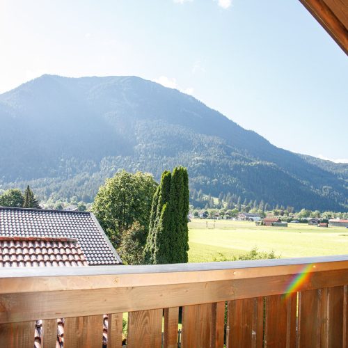Balkon mit Aussicht auf die Berge in Ferienwohnung in Garmisch-Partenkirchen