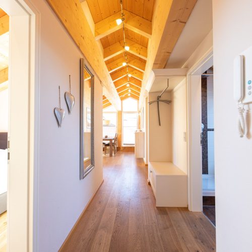 Flur mit Geradrobe in Ferienwohnung in Garmisch-Partenkirchen