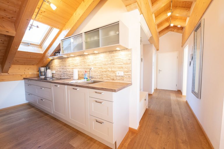 Küche mit Herd in Ferienwohnung in Garmisch-Partenkirchen