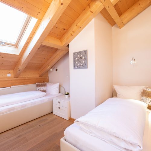 zwei Einzelbetten in Ferienwohnung in Garmisch-Partenkirchen