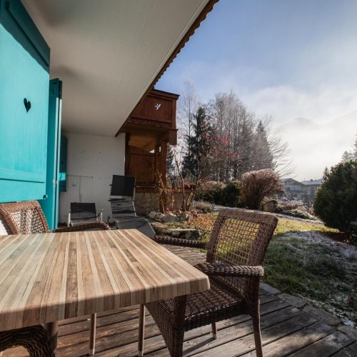 Stühle Auf Terrasse in Ferienwohnung in Garmisch-Partenkirchen