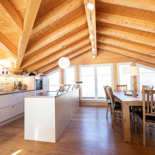 Esstisch mit Küche in Ferienwohnung in Garmisch-Partenkirchen