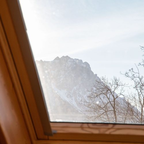 Ausblick aus dem Fenster in Ferienwohnung in Garmisch-Partenkirchen