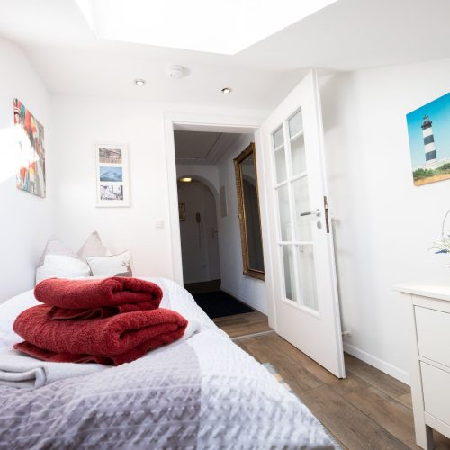 Einzelzimmer mit Bildern in Ferienwohnung in Garmisch-Partenkirchen