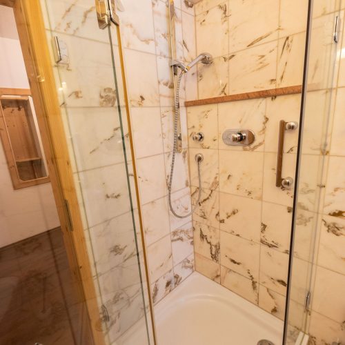 Dusche in Ferienwohnung in Garmisch-Partenkirchen