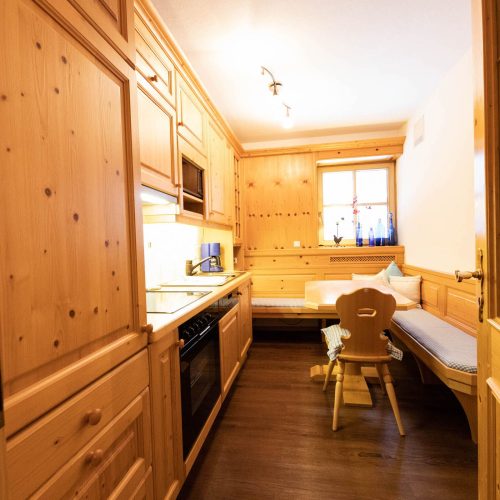 Küche mit Essbereich in Ferienwohnung in Garmisch-Partenkirchen