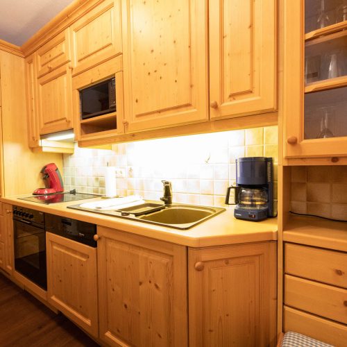 Küche aus Holz in Ferienwohnung in Garmisch-Partenkirchen