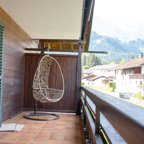 Balkon mit Sitzmöglichkeit in Ferienwohnung in Garmisch-Partenkirchen