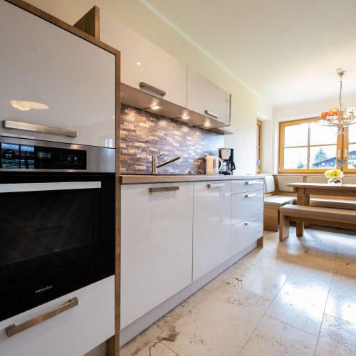 Küche mit Esszimmer in Ferienwohnung in Garmisch-Partenkirchen