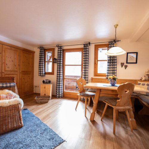 Radio im Esszimmer in Ferienwohnung in Garmisch-Partenkirchen