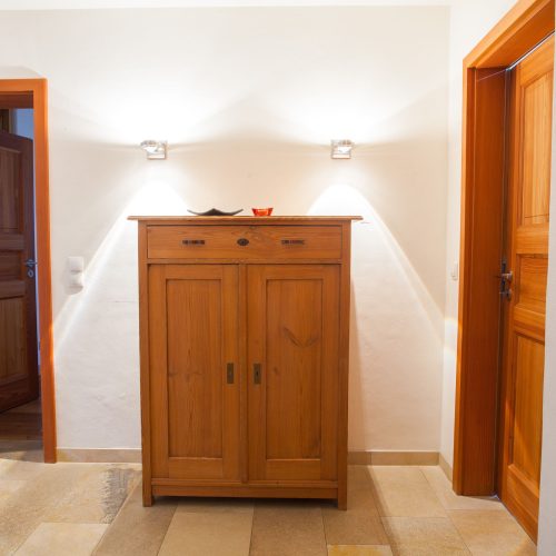 Flur mit Kommode in Ferienwohnung in Garmisch-Partenkirchen