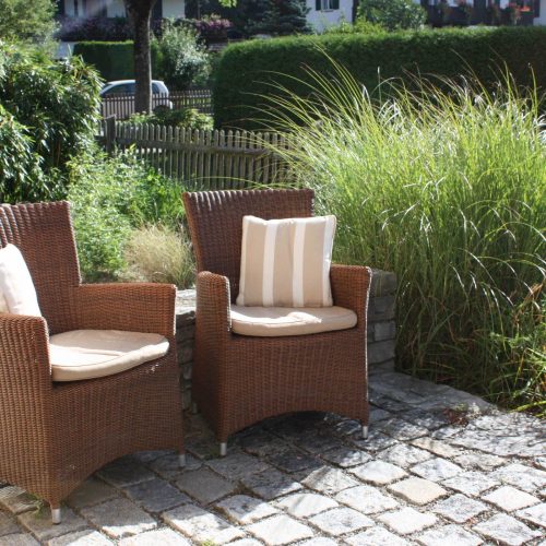 Terrasse und Stühle in Ferienwohnung in Garmisch-Partenkirchen