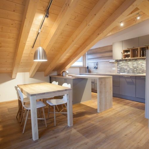 Küche mit Essbereich in Ferienwohnung in Garmisch-Partenkirchen