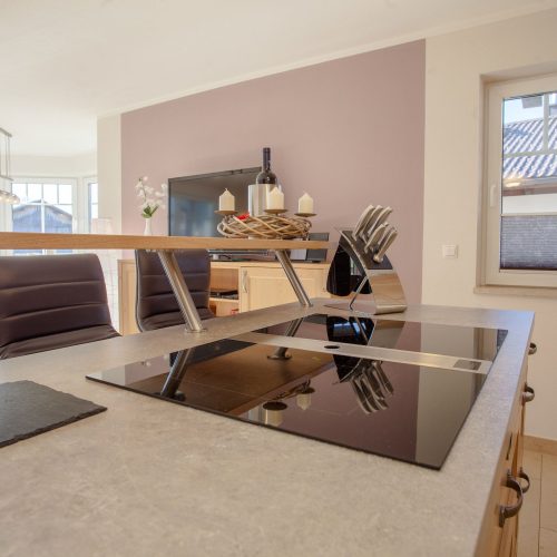 Kücheninsel mit Herd in Ferienwohnung in Garmisch-Partenkirchen