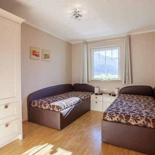 zwei Einzelbetten in Ferienwohnung in Garmisch-Partenkirchen