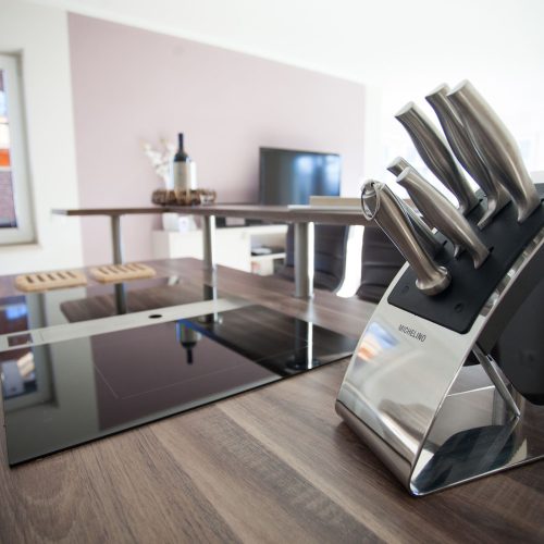 Küche mit Herdplatte in Ferienwohnung in Garmisch-Partenkirchen