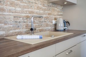 Küche mit Spülmaschine in Ferienwohnung in Garmisch-Partenkirchen