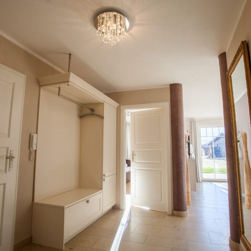 Flur mit Geradrobe in Ferienwohnung in Garmisch-Partenkirchen