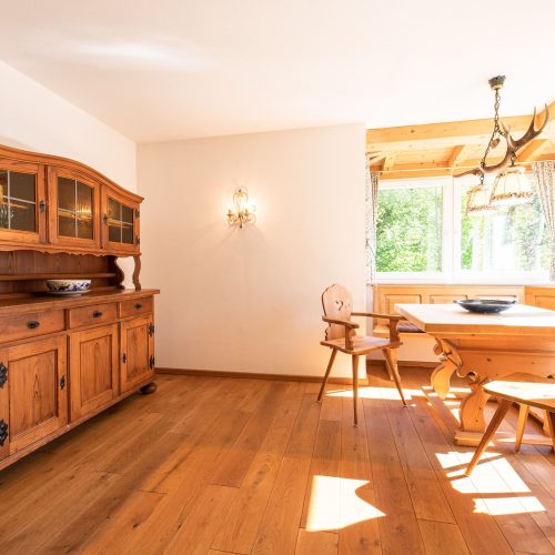 Essbereich mit Sitzbank in Ferienwohnung in Garmisch-Partenkirchen