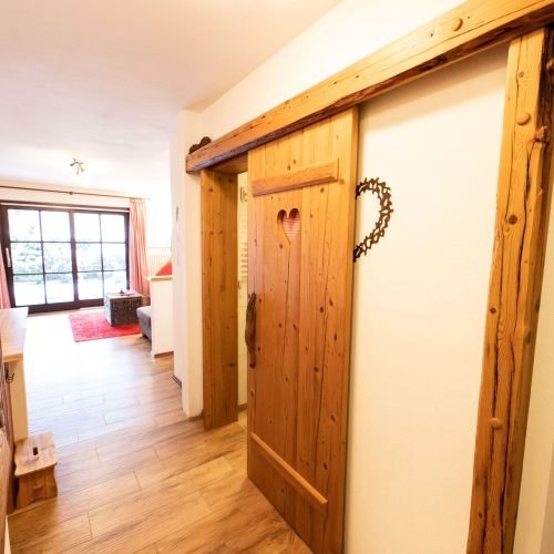 Flur mit Spiegel in Ferienwohnung in Garmisch-Partenkirchen