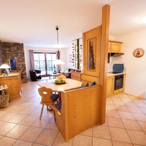 Küche mit Essbereich in Ferienwohnung in Garmisch-Partenkirchen