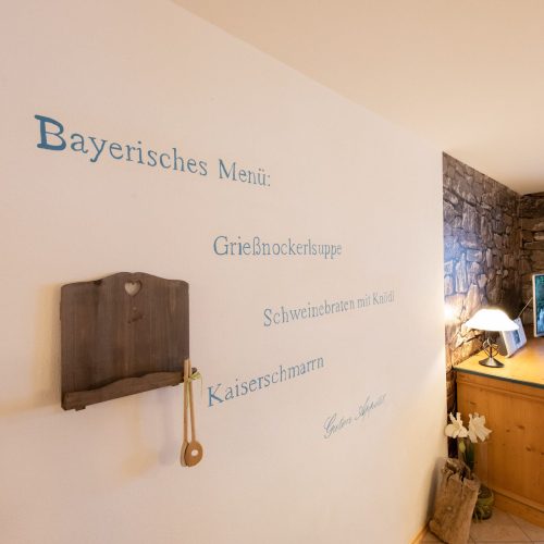 Wandschrift in Ferienwohnung in Garmisch-Partenkirchen