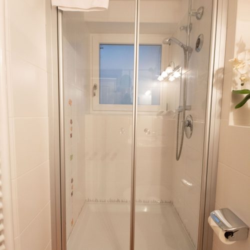 Dusche in Ferienwohnung in Garmisch-Partenkirchen