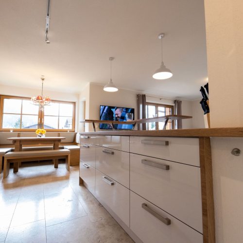 Küche mit Essbereich in Ferienwohnung in Garmisch-Partenkirchen