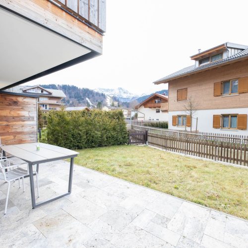 Terrasse und Stühle in Ferienwohnung in Garmisch-Partenkirchen